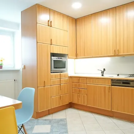 Monty Apartment *